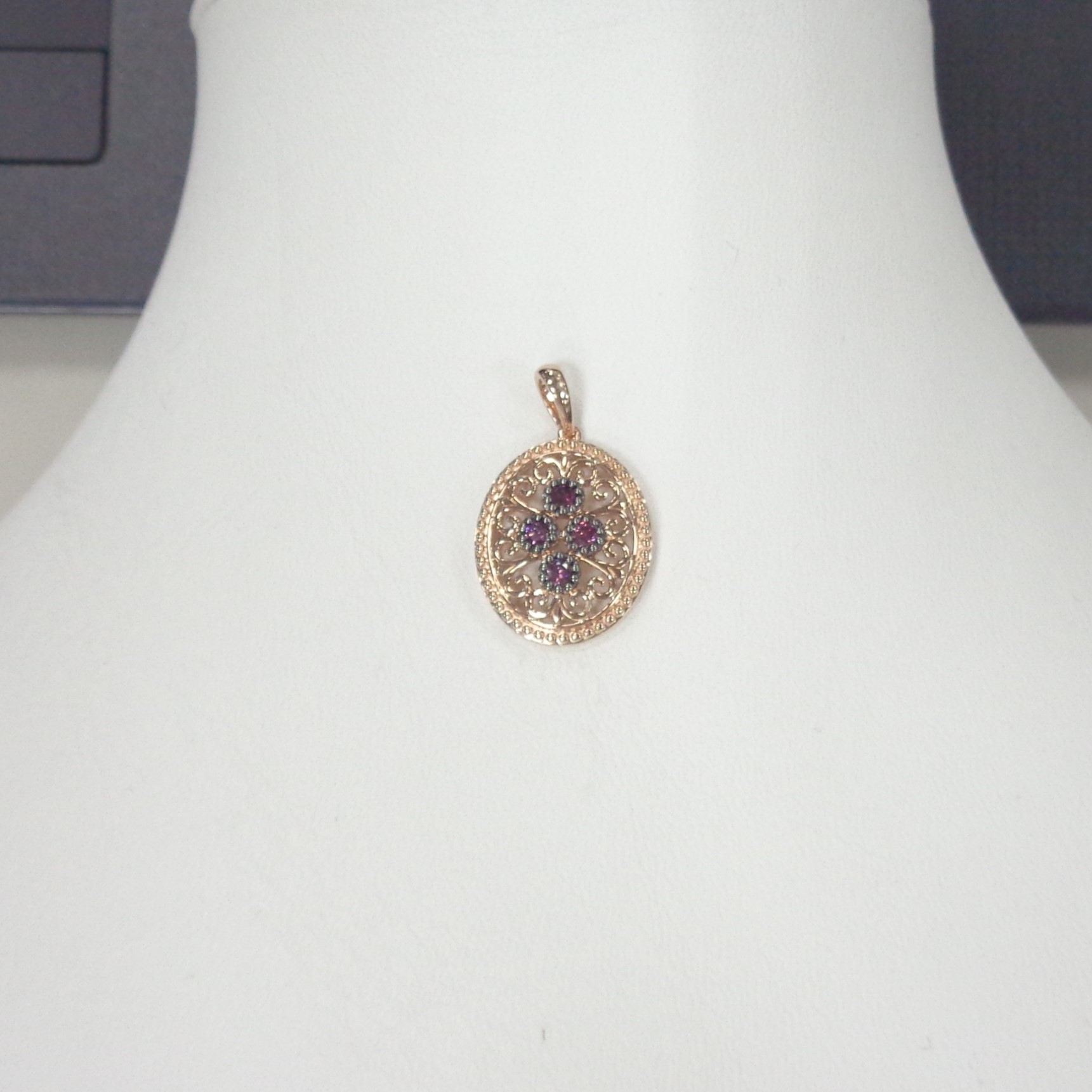 Серебряная подвеска с розовыми бриллиантами